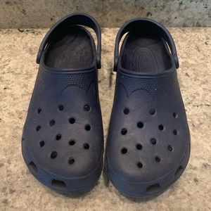 Men’s navy blue Crocs